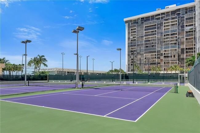 Building Photo - 1901 Brickell Ave