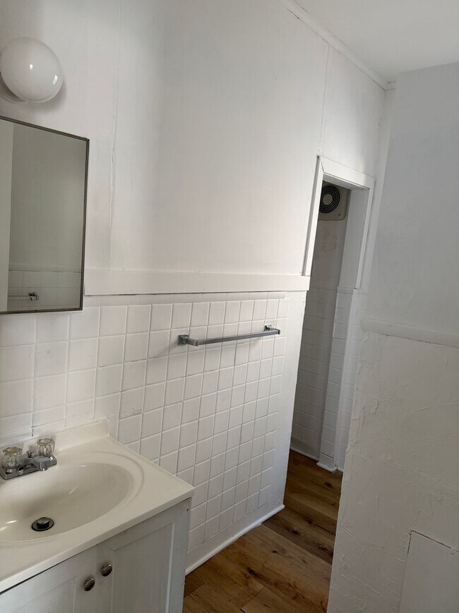 Building Photo - 1305 S 12th St