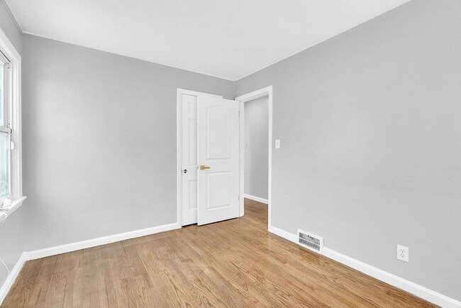 Building Photo - 5595 Cadieux Rd
