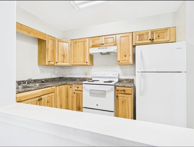 Interior Photo - 325 Campbell St.