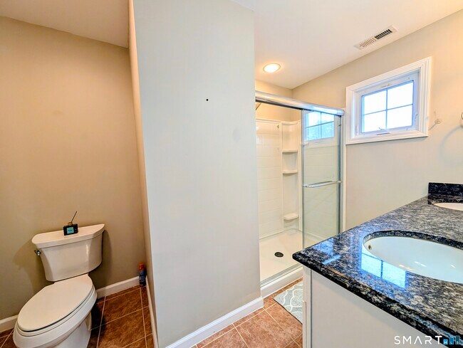 Building Photo - 15 Old Oak Dr