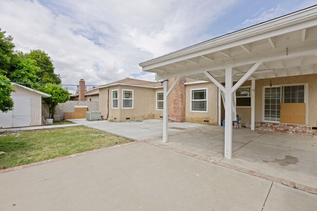 Building Photo - Beautiful 3 bd Home in Reseda!