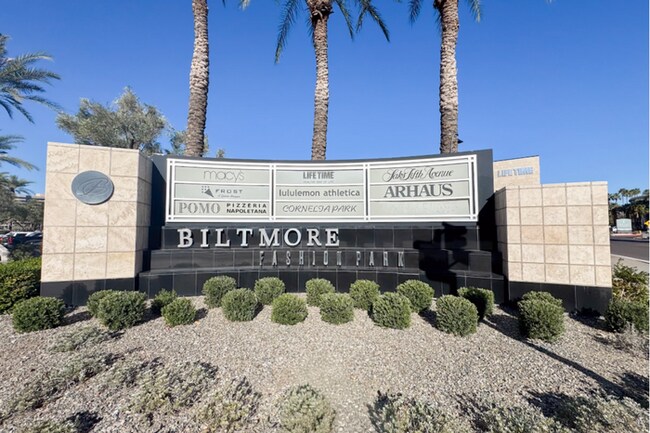 Building Photo - 3Bed/2.5Bath Townhouse at 24th St/Thomas! Ready for Immediate Move-In!