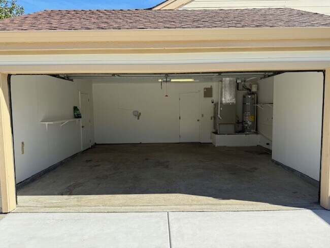 Building Photo - 512 Toyon Pl