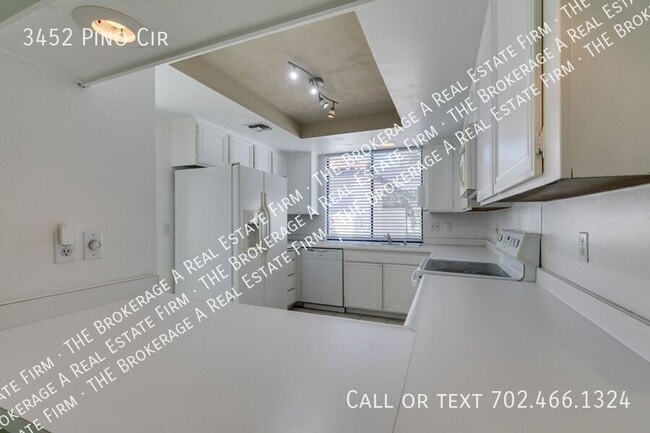 Building Photo - 3452 Pino Cir