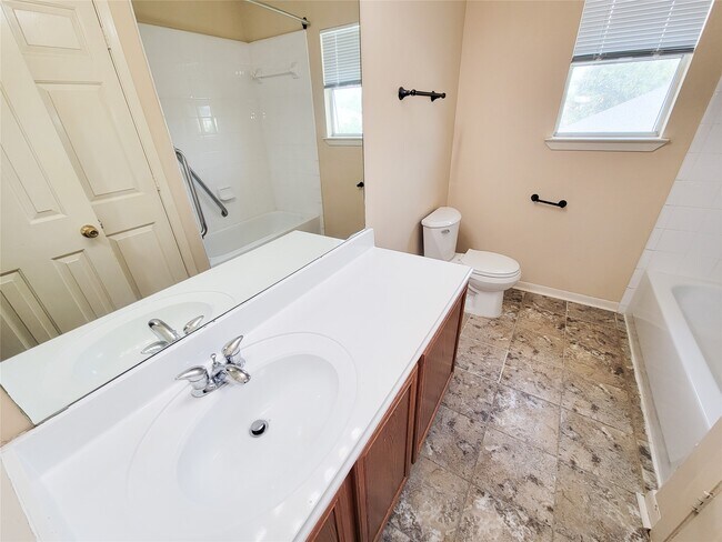 Building Photo - 19718 Byron Meadows Dr