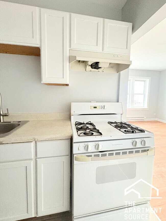 Building Photo - 6228 S Western Ave