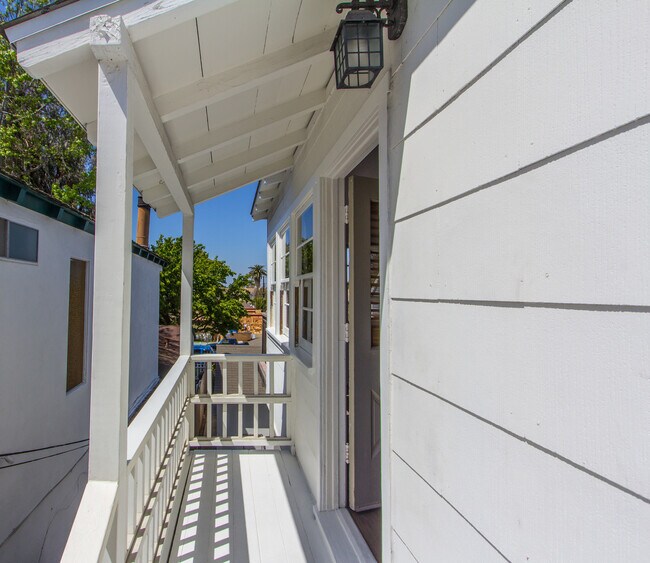 Building Photo - 502 Poinsettia Ave