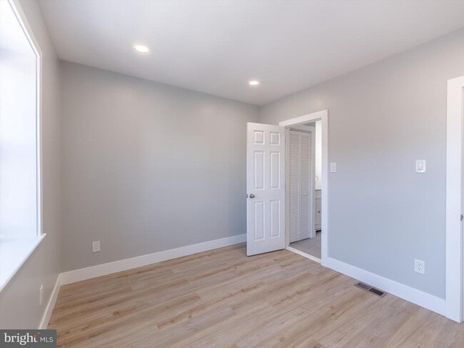 Building Photo - 672 N 19th St