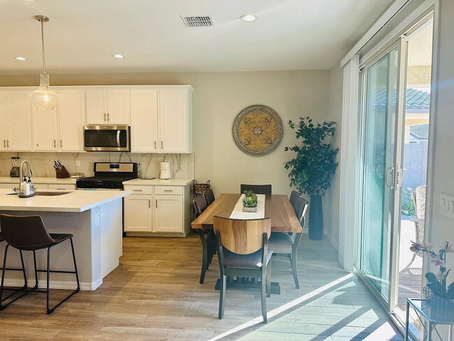 Building Photo - 10965 W Baden St