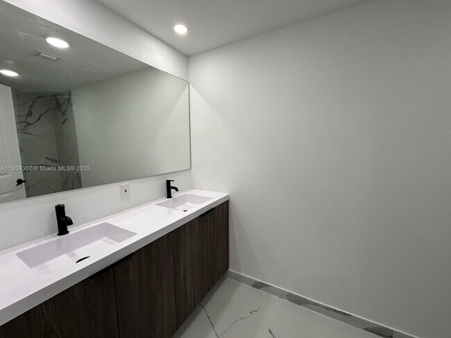 Building Photo - 14560 SW 261 St Ter