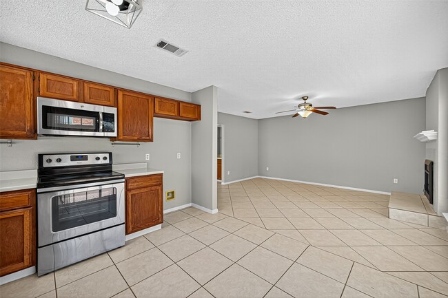 Building Photo - 4650 Glenvillage St