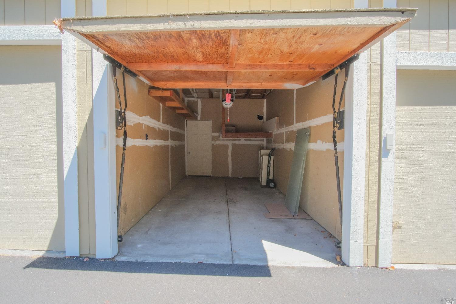Garage with extra storage room at rear - 15 Hector Ln