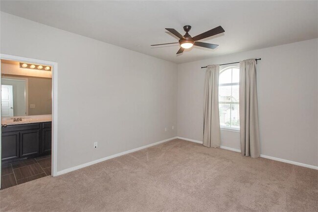 Building Photo - 1001 Zodiac Ln