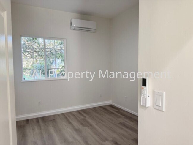 Building Photo - 513-C N 3rd St