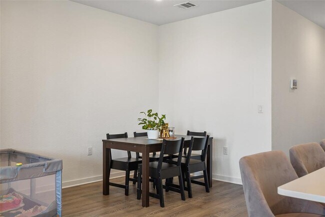 Building Photo - 13821 Zuhause Dr