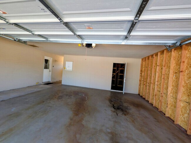 Building Photo - EXCEPTIONAL AREA/NEIGHBORHOOD-4 Bedrooms~S...