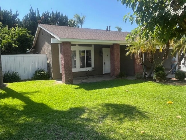Building Photo - $2,975 4 BEDROOM 2 BATH + OFFICE/ DEN (RIV...