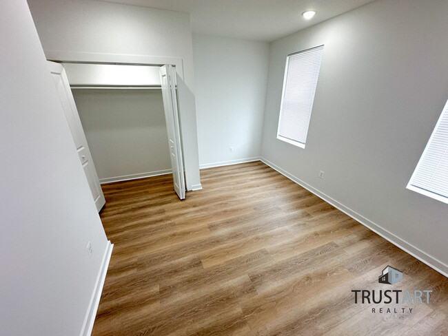 Building Photo - 2-bedroom apartment in Carroll Park, Phila...