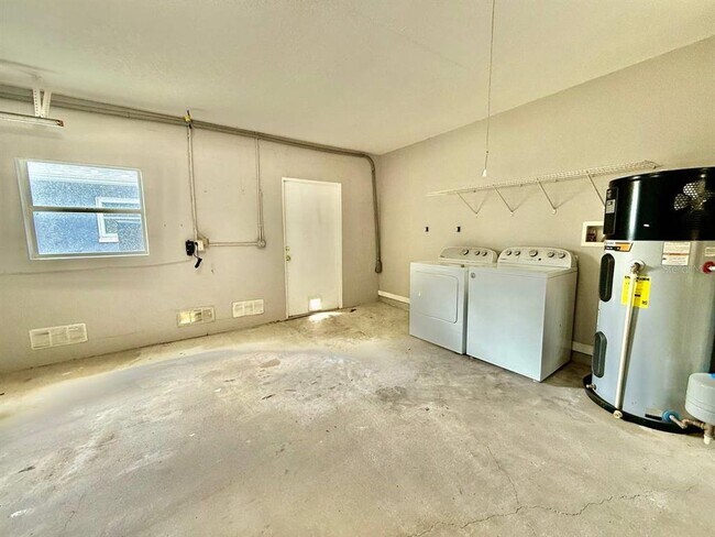 Building Photo - 6959 S Manhattan Ave