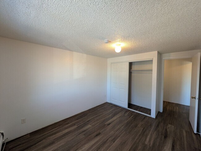 Building Photo - 2 Bed 2 Bath Condo Available NOW!