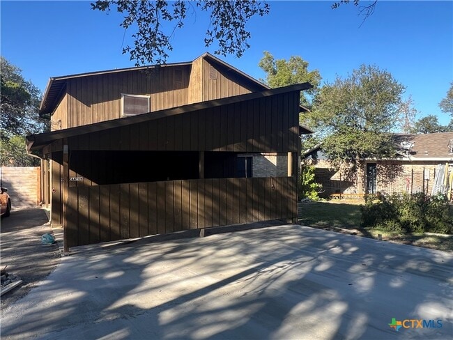 Building Photo - 960 Canyon Dr