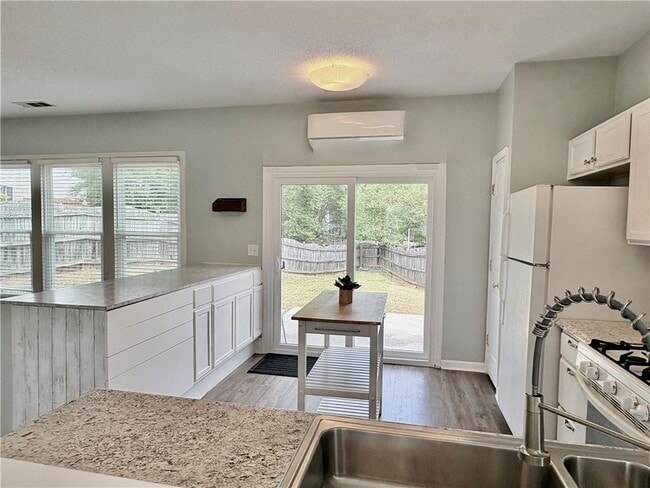 Building Photo - 1667 Woodsford Rd