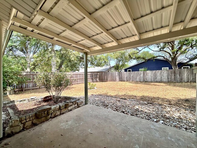 Building Photo - 4 Bed / 2 Bath Home with Covered Porch, Su...