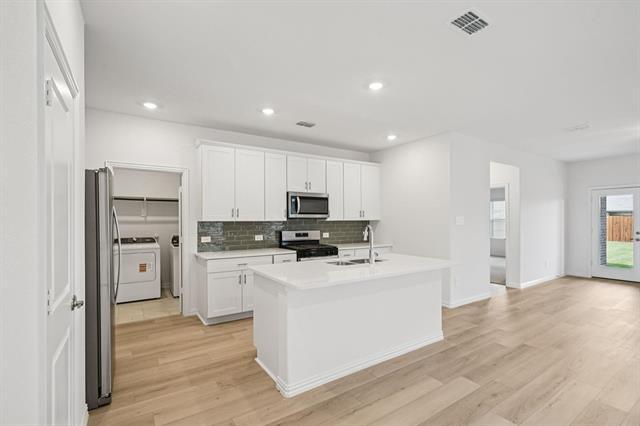 Building Photo - 806 Leavenworth Dr