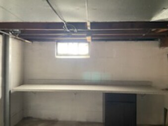 Laundry folding Area - 3130 32nd St SE