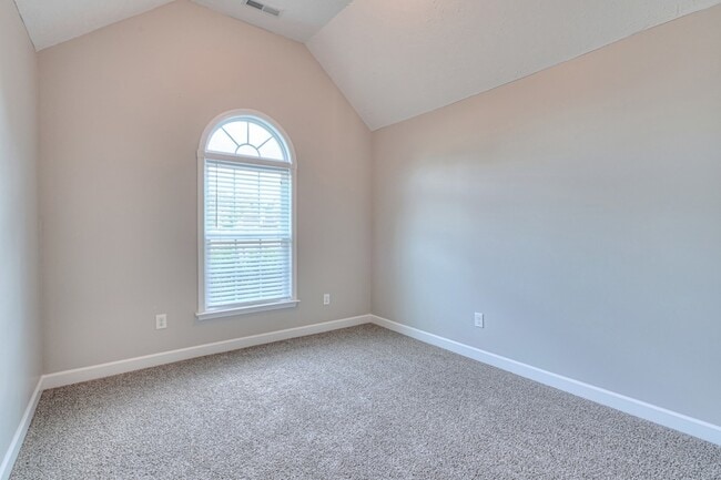 Building Photo - 1485 Round Rock Dr