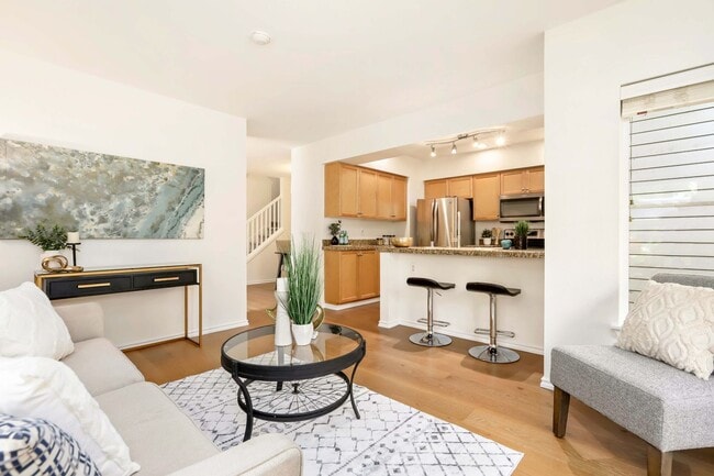 Building Photo - Must-see property that still feels brand new