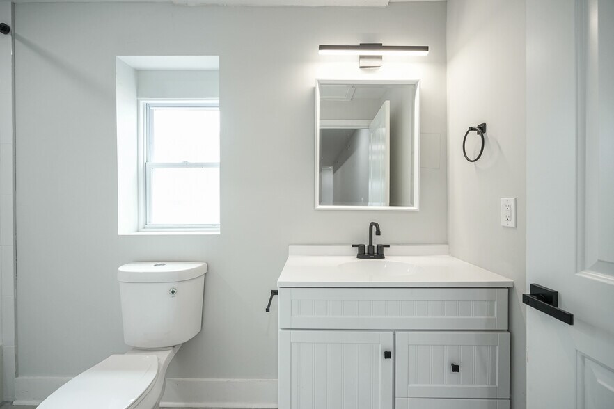 Building Photo - 2117 S 4th St