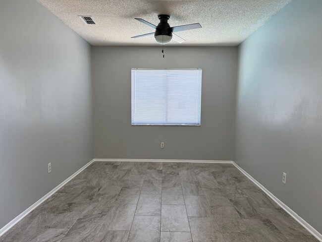 Building Photo - East Orlando Pool Home