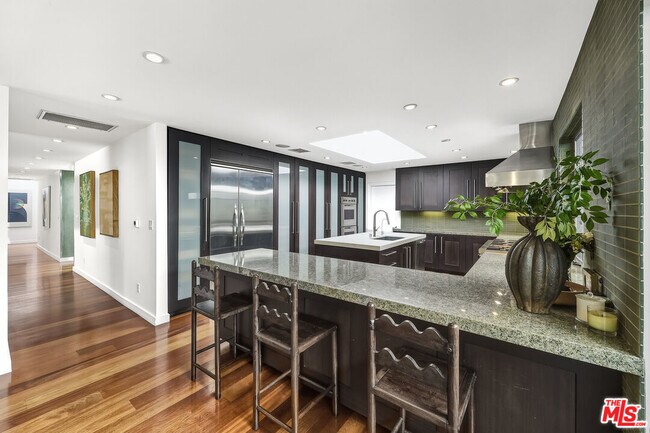 Building Photo - 3154 Queensbury Dr