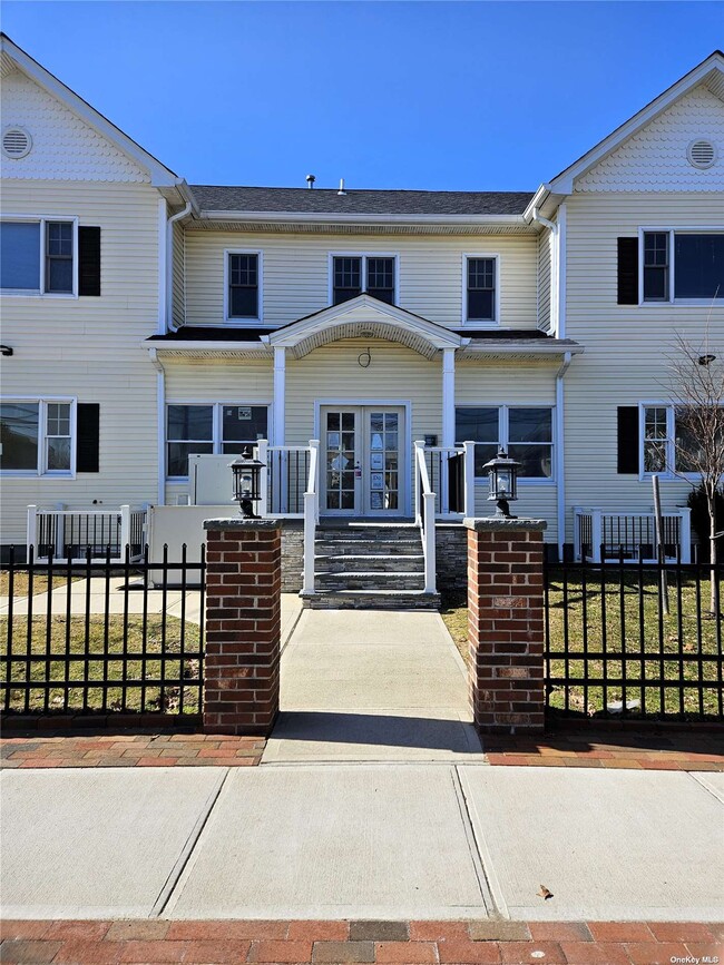 Building Photo - 93 Hempstead Ave