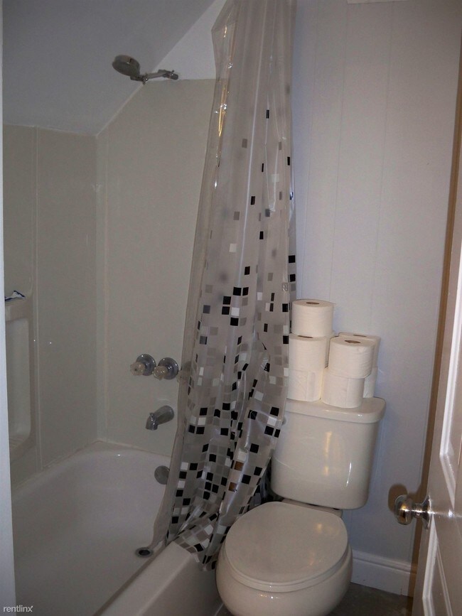 Building Photo - 2 br, 1 bath Duplex - 546 Lyon St NE Apt 2