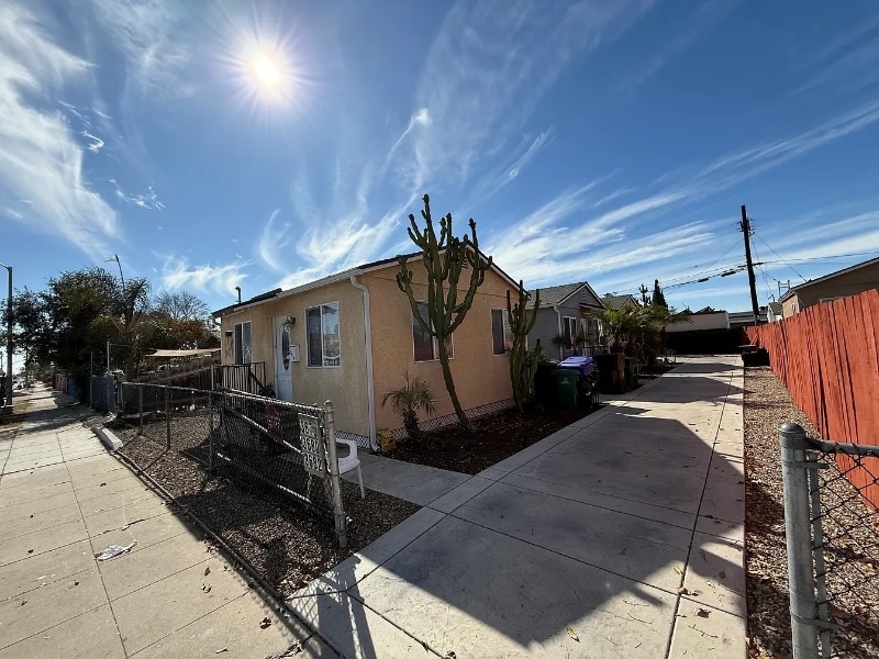 Building Photo - 3676 Euclid Ave