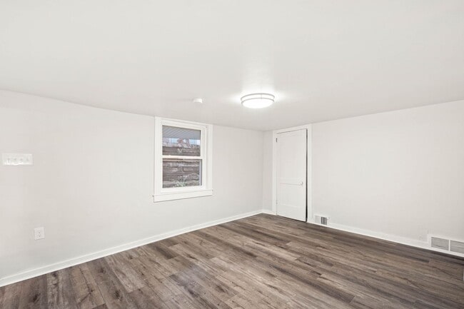 Building Photo - SCORE 50% OFF 1ST MONTH'S RENT IF SIGNED BY DEC 19! Stunning 4 bedroom home in Mt. Washington ava...