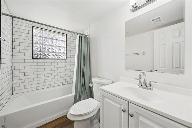 Building Photo - 2801 Clearbrook Dr