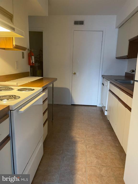 Building Photo - 806B Cypress Point Cir