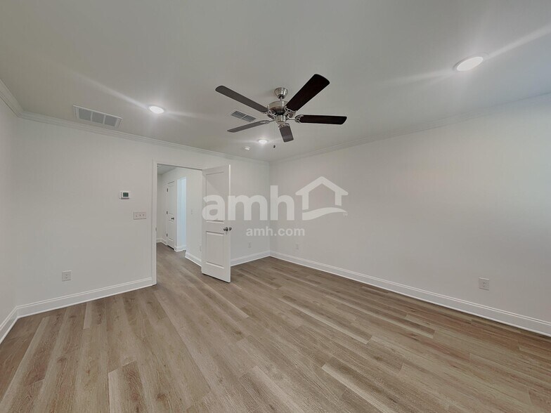 Building Photo - 1203 Livengood Wy