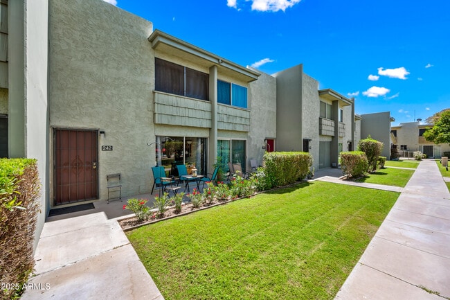 Building Photo - 4630 N 68th St