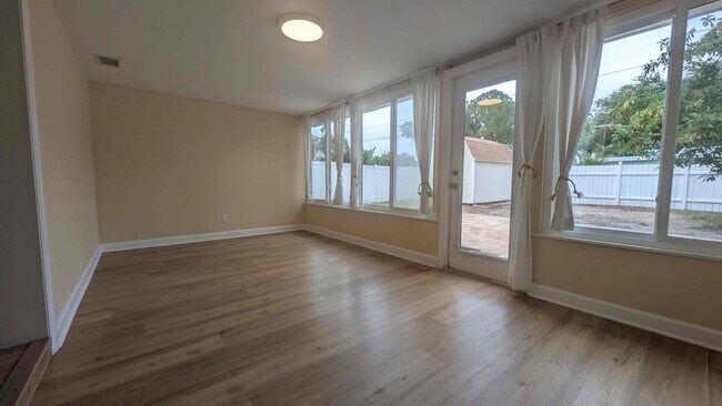 Building Photo - 4019 28th Ave N