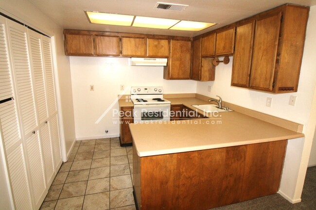 Building Photo - Fair Oaks 2bd/1ba Duplex with Garage near Sunrise & Sunset Ave