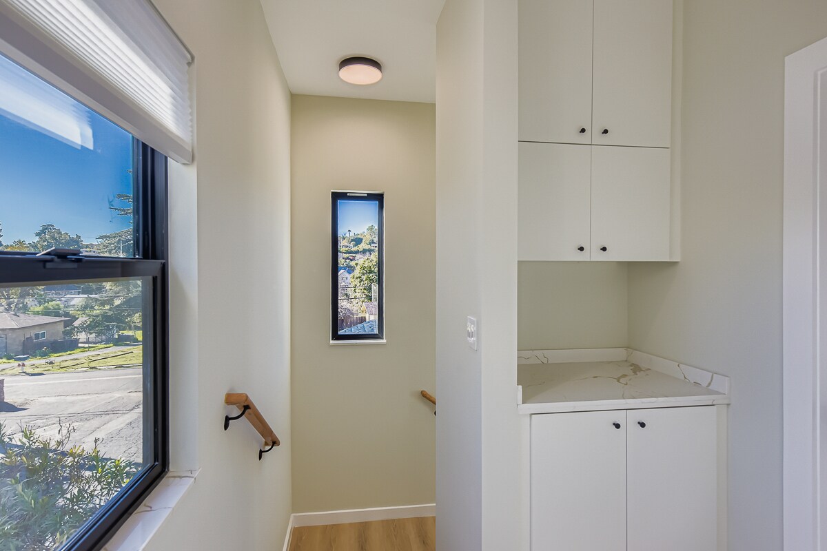 Building Photo - 1654 York Dr