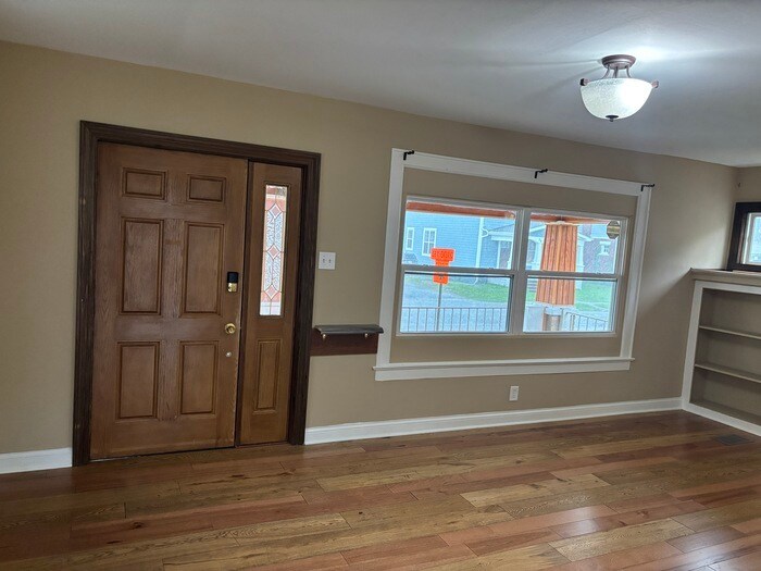 Building Photo - 73 N Oakley Ave