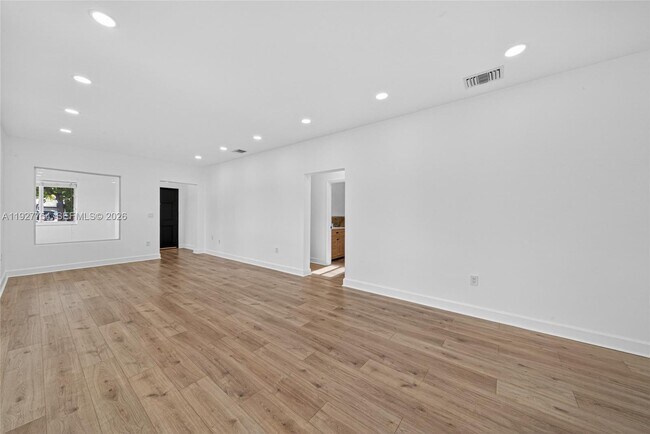 Building Photo - 426 SW 26th Rd