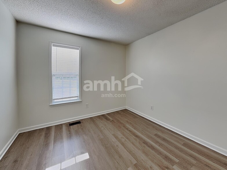 Building Photo - 205 Wood Green Dr