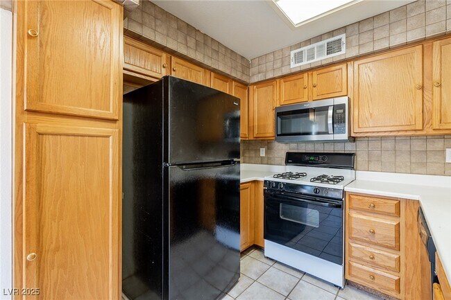 Building Photo - 3061 Key Largo Dr